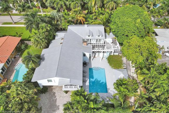 1025 N Southlake Dr, Hollywood FL 33019