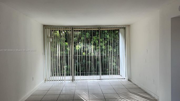 8860 Fontainebleau Blvd # 403, Miami FL 33172