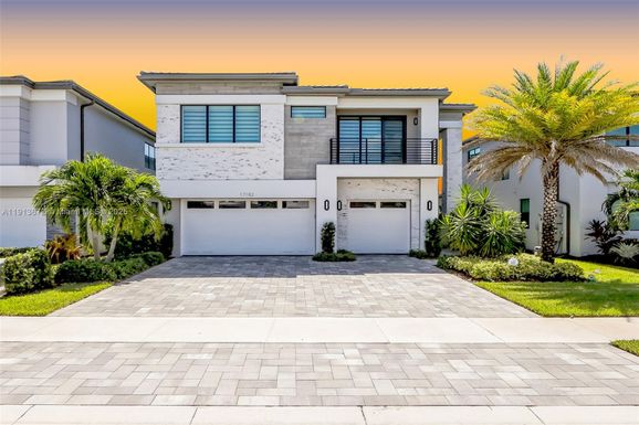 17182 Windy Pointe Ln, Boca Raton FL 33496