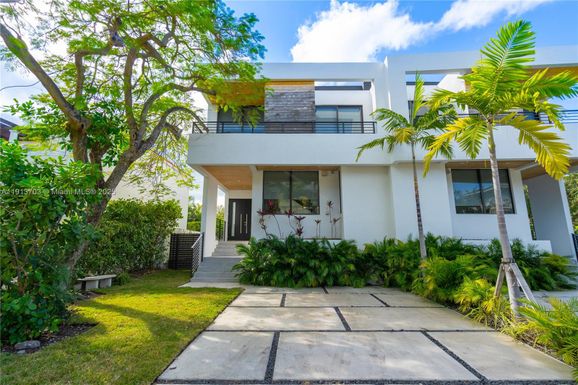 570 Fernwood Rd, Key Biscayne FL 33149