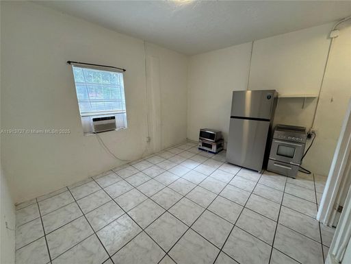 2549 NE 190th St # 3, Miami FL 33180