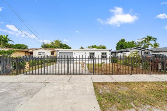 5407 SW 20th St, West Park FL 33023