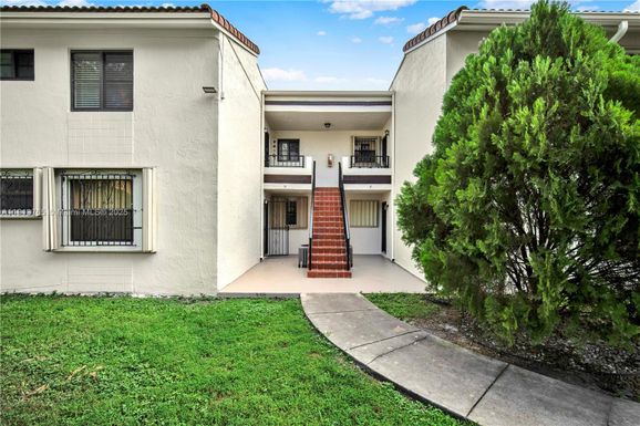 10857 NW 7th St # 17, Miami FL 33172