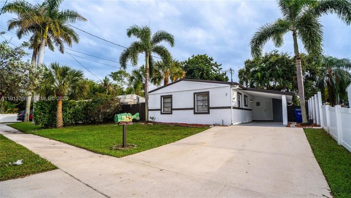 2634 Thomas St, Hollywood FL 33020