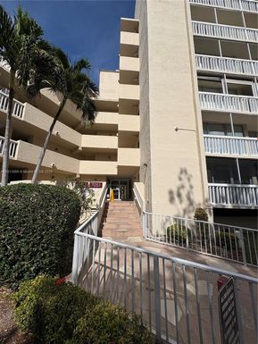 7051 Environ Blvd # 632, Lauderhill FL 33319