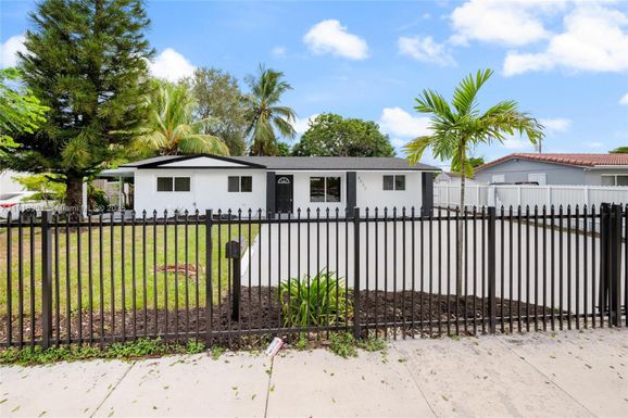 4932 NW 173rd Dr, Miami Gardens FL 33055