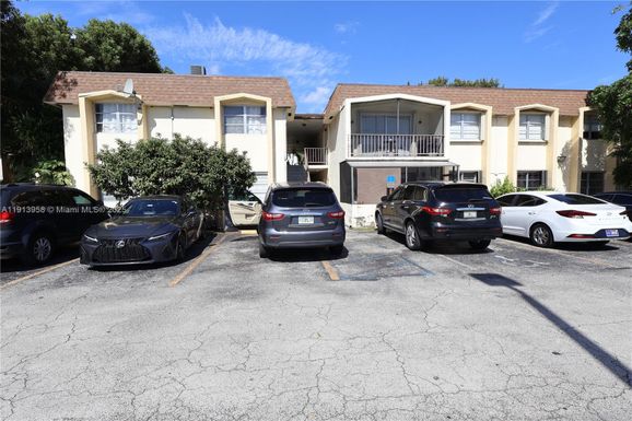 7825 Miller Dr # C211, Miami FL 33155