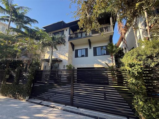 3554 W Glencoe St, Miami FL 33133