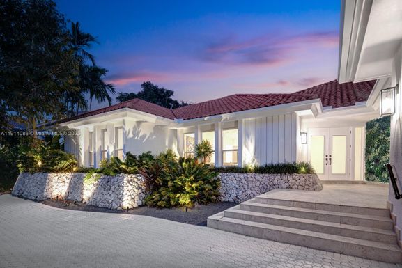 7155 E Lago Dr, Coral Gables FL 33143