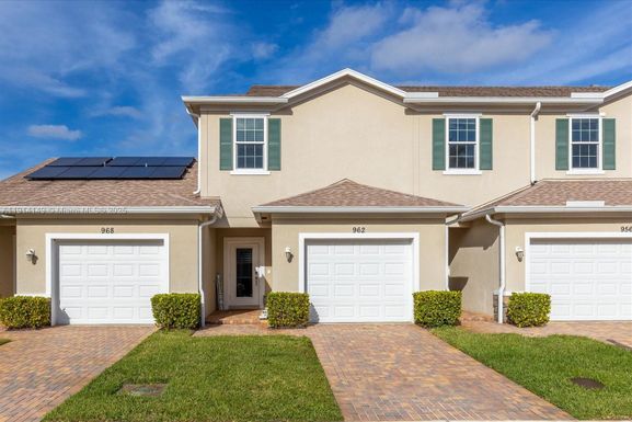 962 NE Trailside Run, Port St. Lucie FL 34983