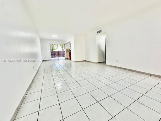 10851 SW 2nd St # K106, Sweetwater FL 33174