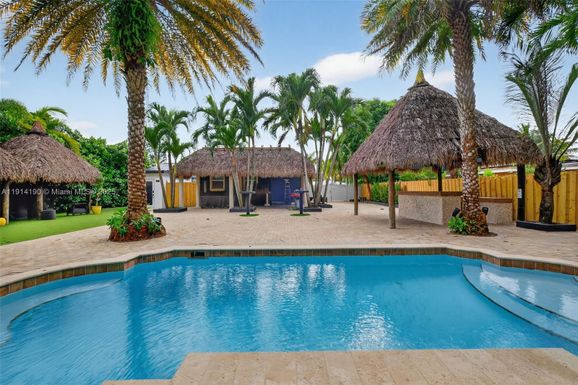 465 NW 153rd St, Miami FL 33169