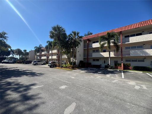 9811 N Hollybrook Lake Dr # 306, Pembroke Pines FL 33025