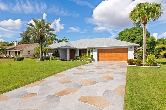 11241 NW 27th Ct, Plantation FL 33323
