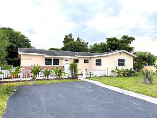 7212 SW 3rd Ct, North Lauderdale FL 33068