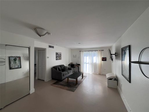 1033 Lenox Ave # 202, Miami Beach FL 33139