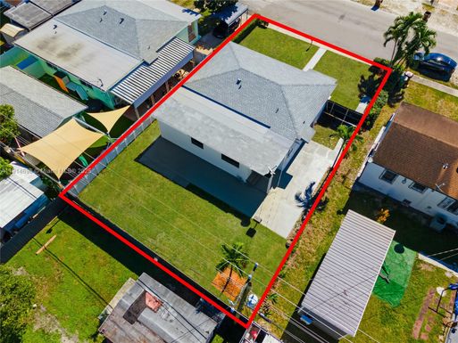 31 W 64th St, Hialeah FL 33012