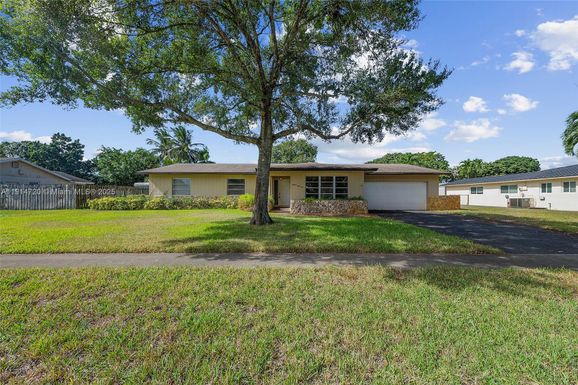 1561 SW 72nd Ave, Plantation FL 33317