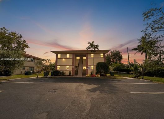 825 SW 10th St, Hallandale Beach FL 33009