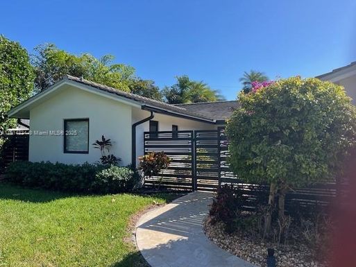 2606 N Riverside Dr, Pompano Beach FL 33062