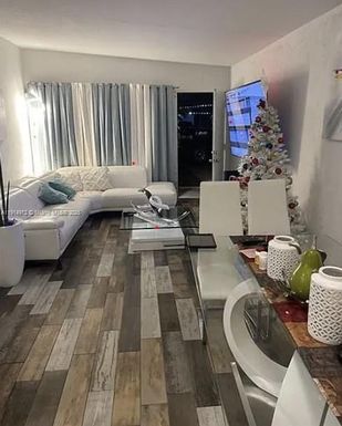 2125 NW 126th St, Miami FL 33167