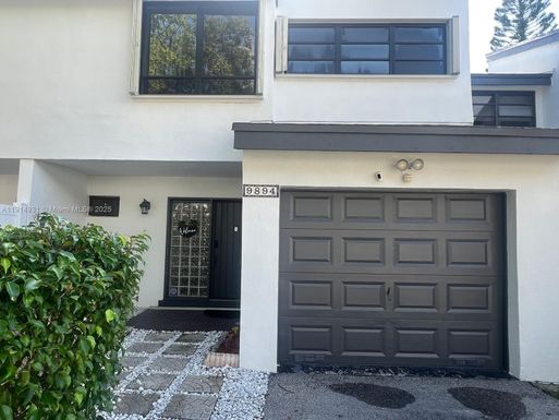 9894 Fairway Cove Ln, Plantation FL 33324