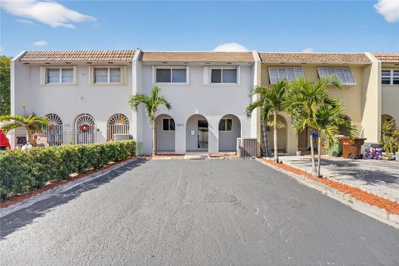 6822 W 2nd Ln, Hialeah FL 33014