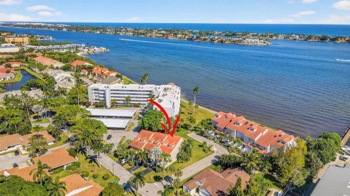 38 S Lakeshore Dr, Hypoluxo FL 33462