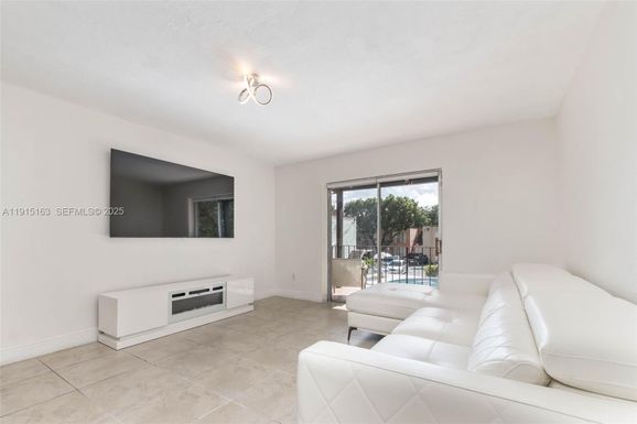 10748 N Kendall Dr # N22, Miami FL 33176