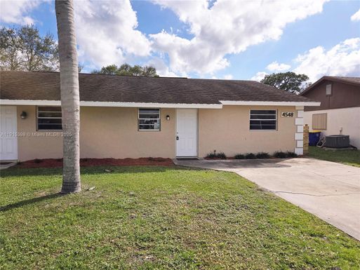 4548 SE Salvatori Rd, Stuart FL 34997