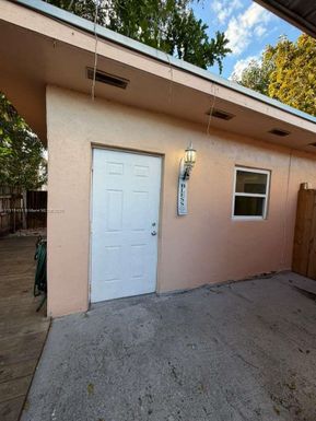 450 NW 43rd Pl, Miami FL 33126