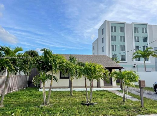 2470 NW 55th St # 1, Miami FL 33142