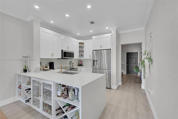 7060 NW 177th St # 12, Hialeah FL 33015