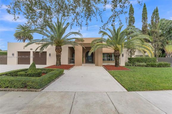 7261 W Troon Cir, Miami Lakes FL 33014