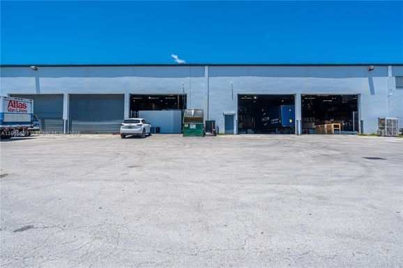 3353 NW 74th Ave, Miami FL 33122