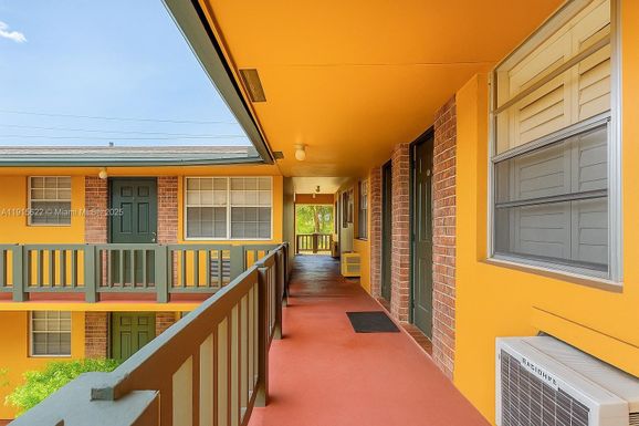 1702 Mckinley St # 6, Hollywood FL 33020