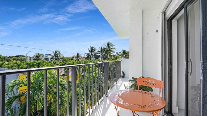 8255 Abbott Ave # 403, Miami Beach FL 33141