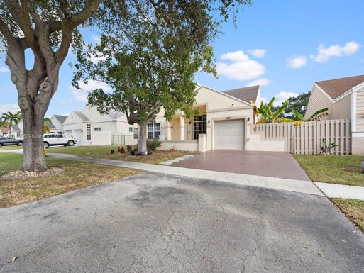 1431 SW 85th Ave, Pembroke Pines FL 33025
