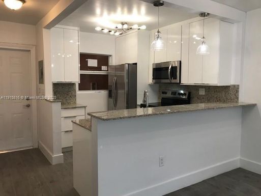 120 Royal Palm Rd # 211, Hialeah Gardens FL 33016