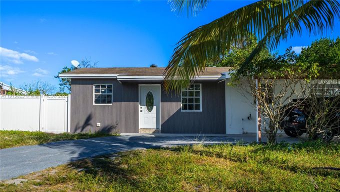 1360 SW 6th Ter, Deerfield Beach FL 33441