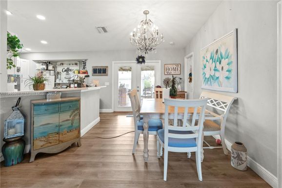 302 Floyd ave S, Naples FL 33976