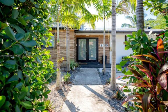 2510 NE 207th Ter, Miami FL 33180