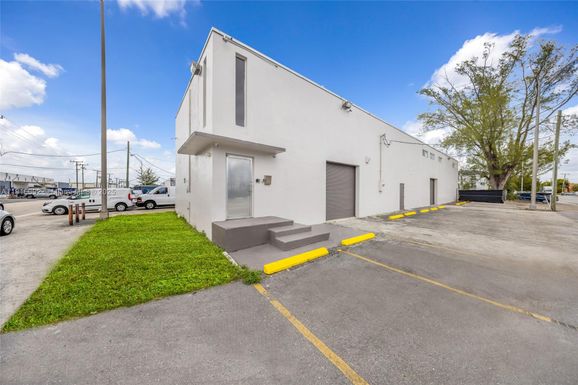 7550 W 2nd Ct, Hialeah FL 33014