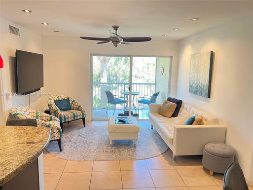 460 S Park Rd # 303, Hollywood FL 33021