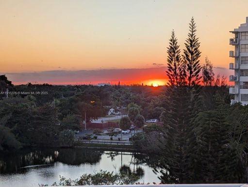 1300 NE Miami Gardens Dr # 613E, Miami FL 33179