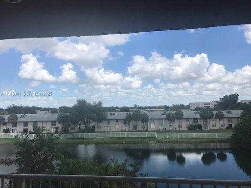 15221 SW 80 St # 404, Miami FL 33193