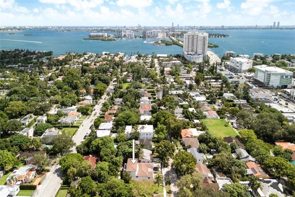 871 NE 81st St, Miami FL 33138