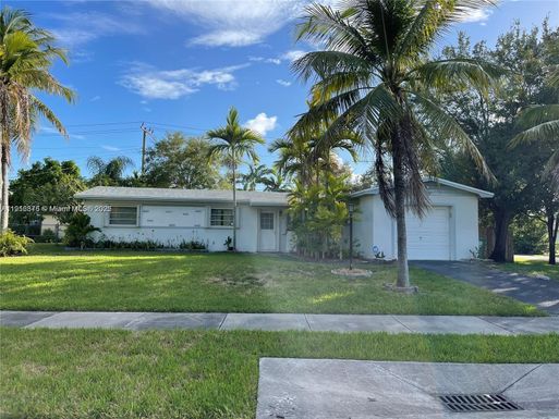 19700 Whispering Pines Rd, Cutler Bay FL 33157