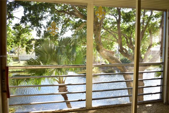 9370 Sunrise Lakes Blvd # 203, Sunrise FL 33322