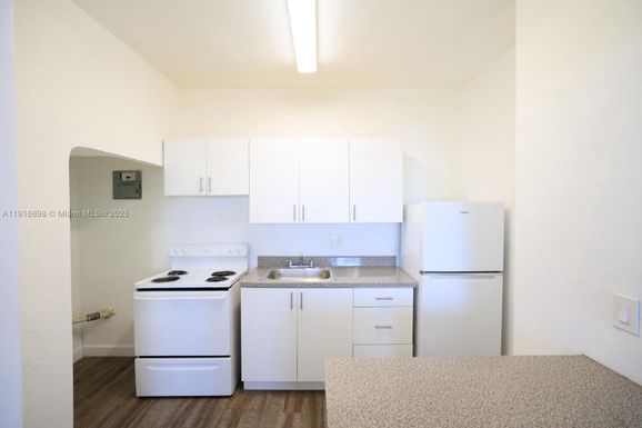 2300 W Flagler St # 17, Miami FL 33135